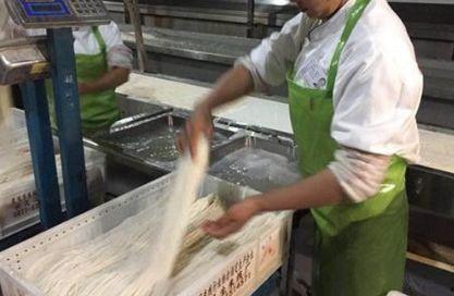 米线工厂爆料视频播放网站,独家爆料视频网站带你一探究竟 第2张 米线工厂爆料视频播放网站,独家爆料视频网站带你一探究竟 第2张